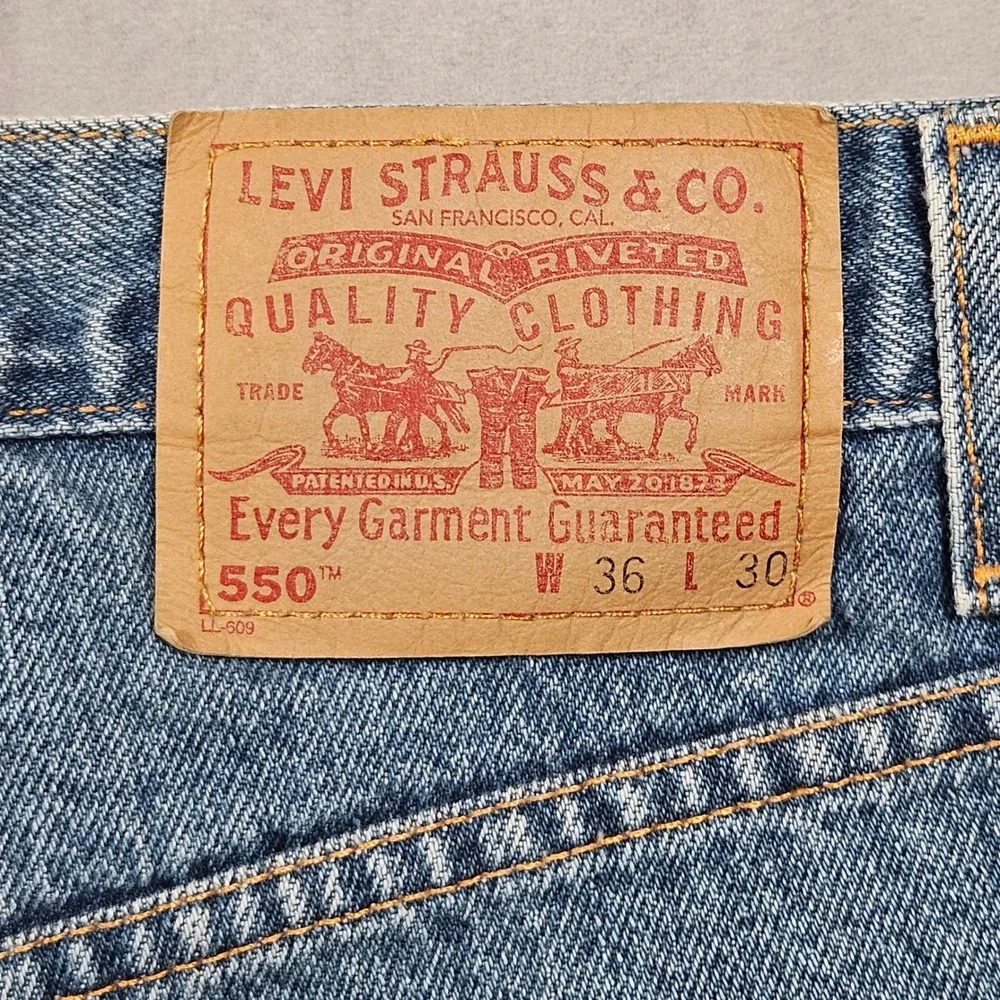 Vintage Levi's 550‎ Jeans Mens 36x30 Relaxed Fit Blue Medium Wash Denim Y2K 2002